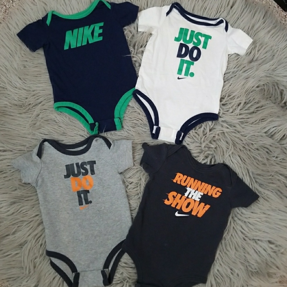 NIKE || 4 piece infant onsies